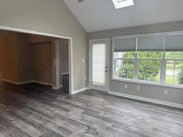 Building Photo - 978 Riverbend St