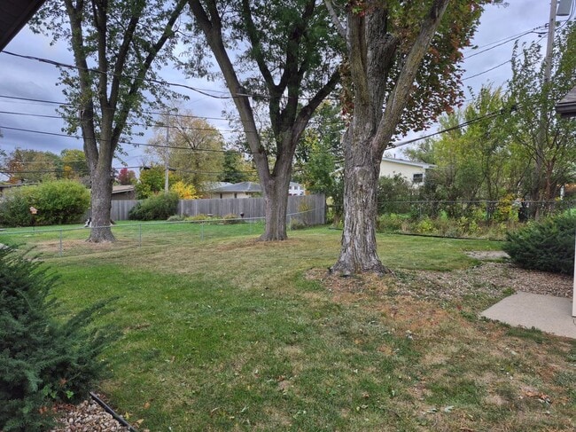 Foto del edificio - 2230 Evergreen St NE