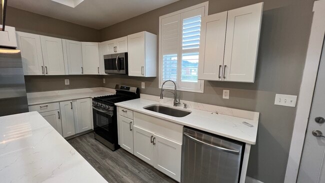 Building Photo - 438 Linden St