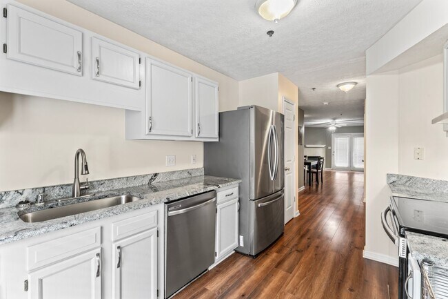 Building Photo - Beautiful Two Bedroom, Two Bathroom Condo
