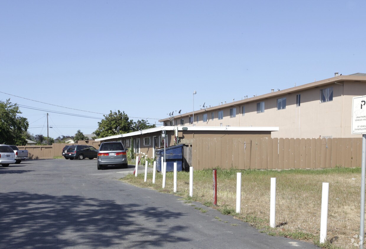 Foto del edificio - 1062 E Laurel Dr