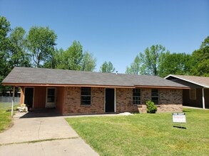 Building Photo - 332 Elmwood St