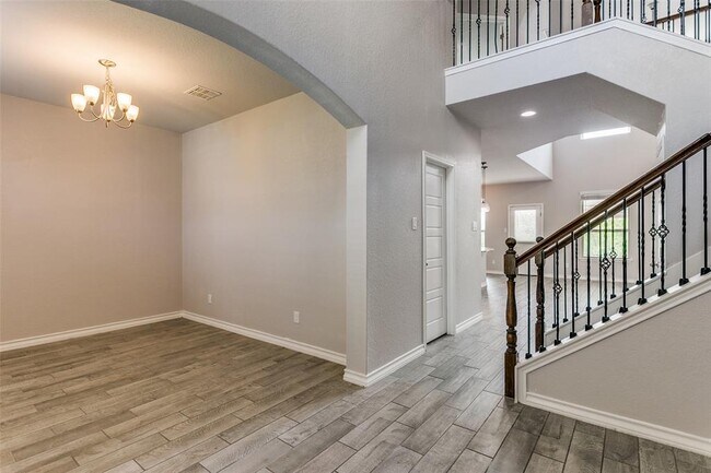 Building Photo - 617 Saddle Forest