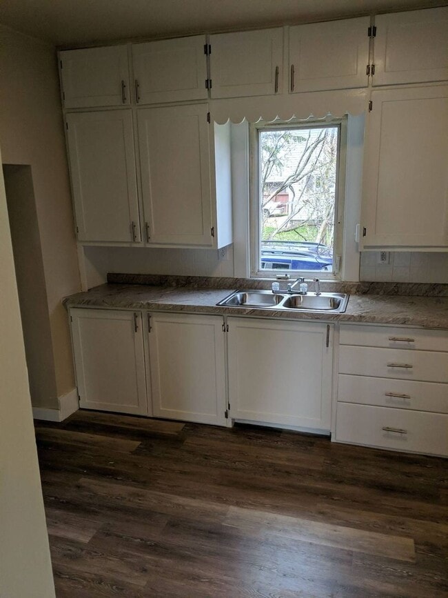 Building Photo - 3 Bed 1 Bath Single Family Home in Antigo