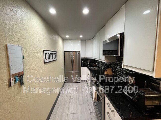 Building Photo - 2821 Los Felices Cir
