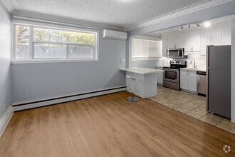 Interior Photo - 233 Mohawk Road East