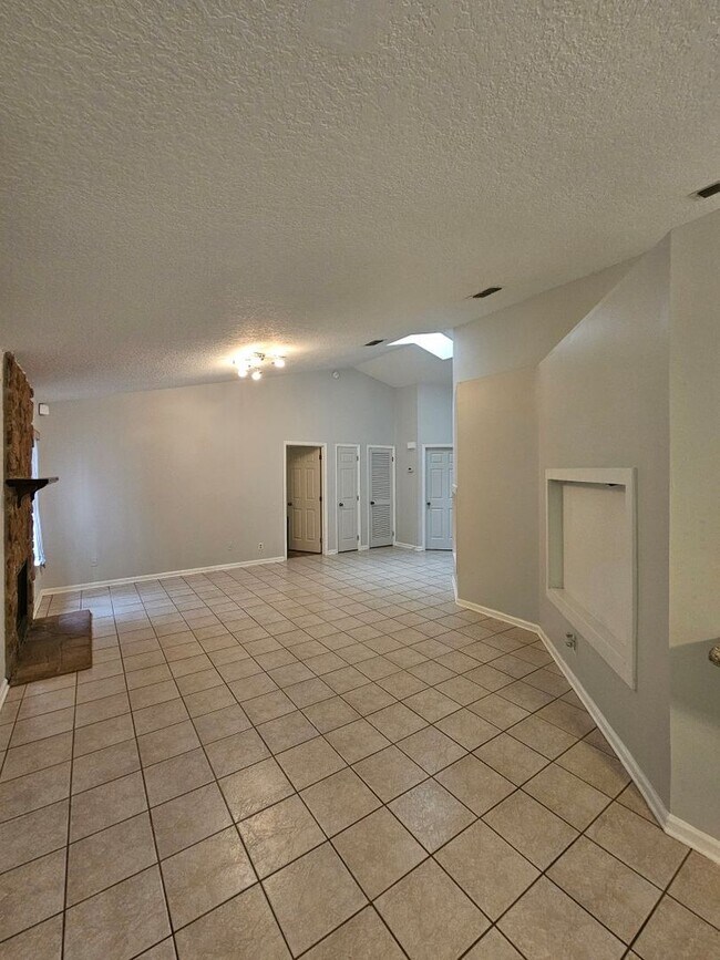 Building Photo - Nice 3/2 Near Mayport