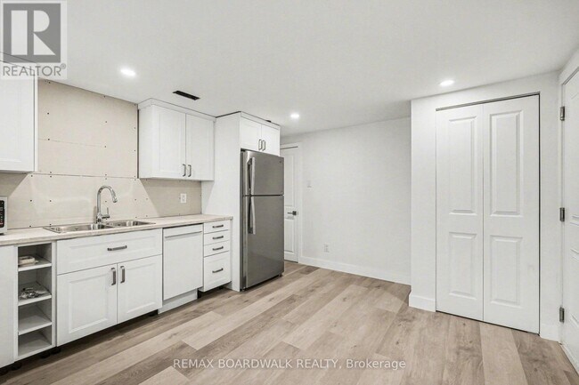 Photo du bâtiment - 2486 Kaladar Ave