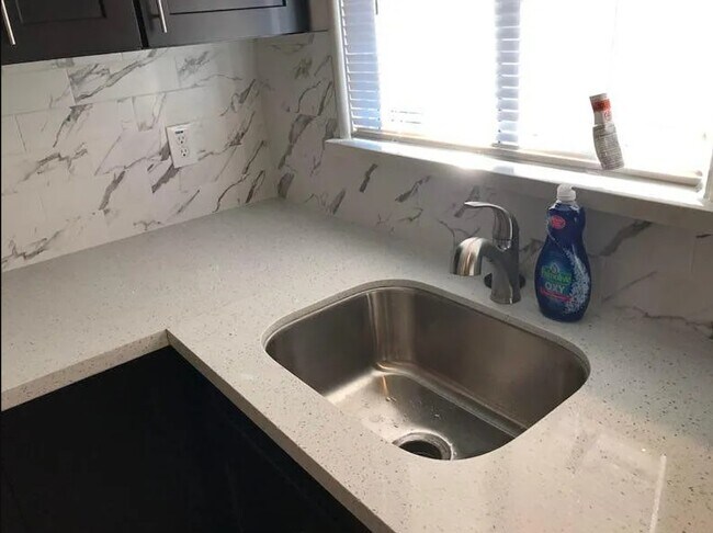 Foto del edificio - 15098 Edgemoor St