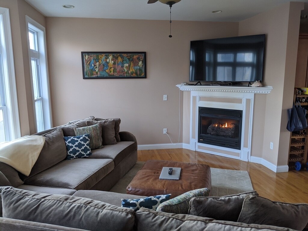 Primary Photo - 30 Dorr St