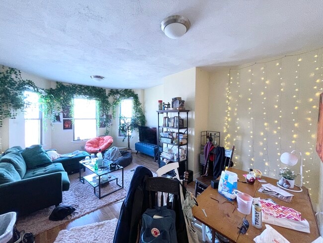 Building Photo - 1576 Tremont St