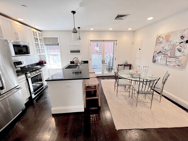 Foto del edificio - 677 E 7th St