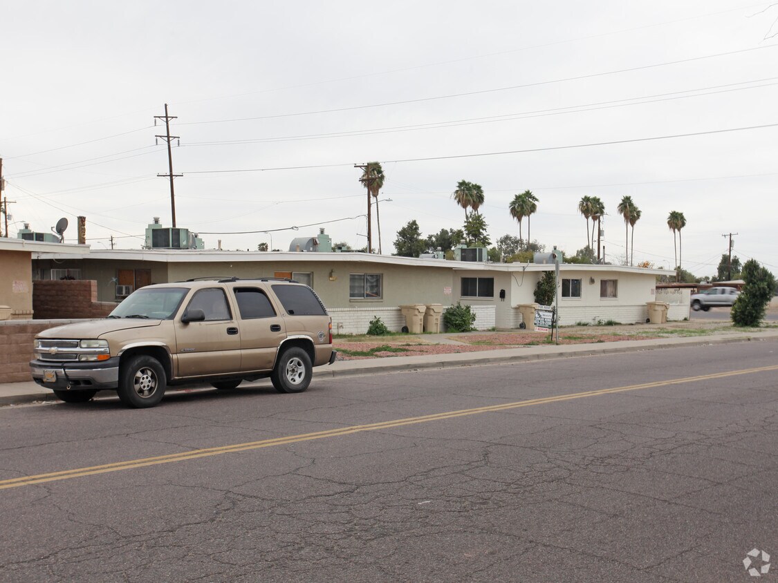 Building Photo - 6621 W Myrtle Ave