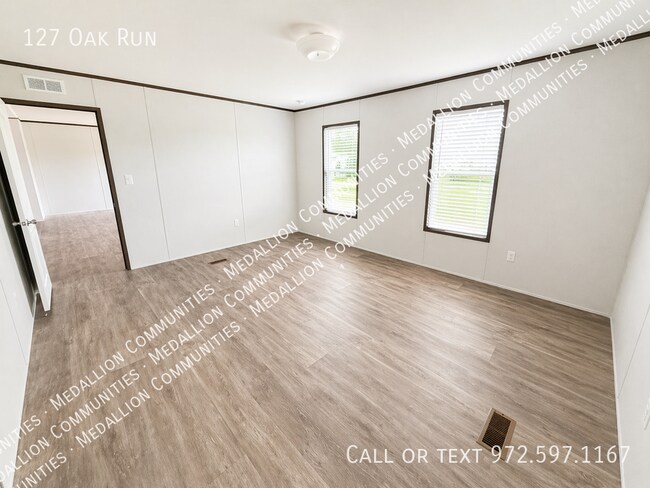 Foto del edificio - 127 Oak Run
