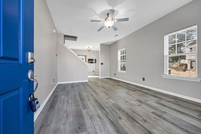 Building Photo - THREE BEDROOM IN WEST COLUMBIA'S OAKWOOD COMMONS