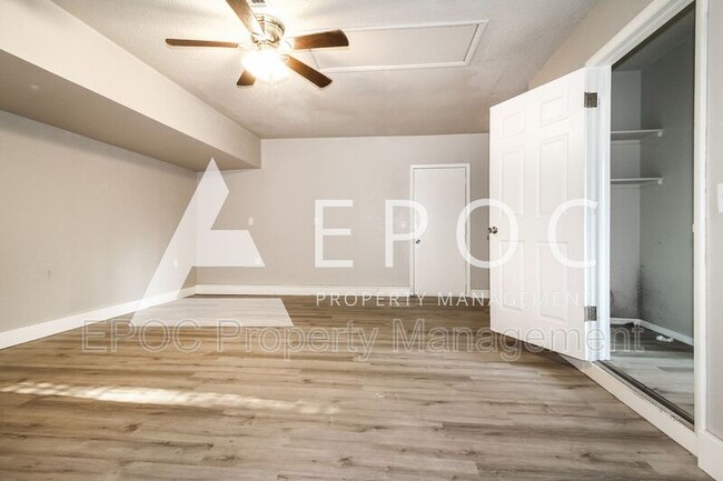 Building Photo - 409 Woodland Dr