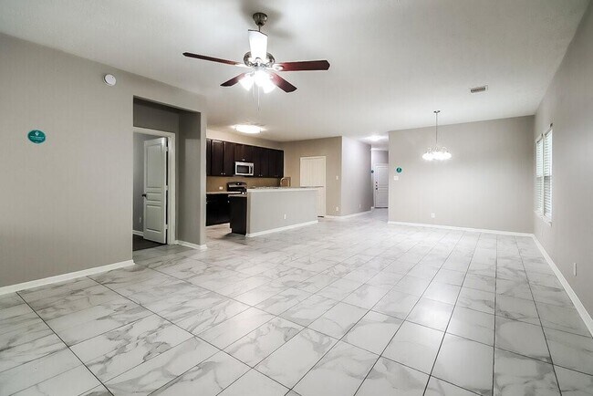 Building Photo - 6935 Hazelnut Ln