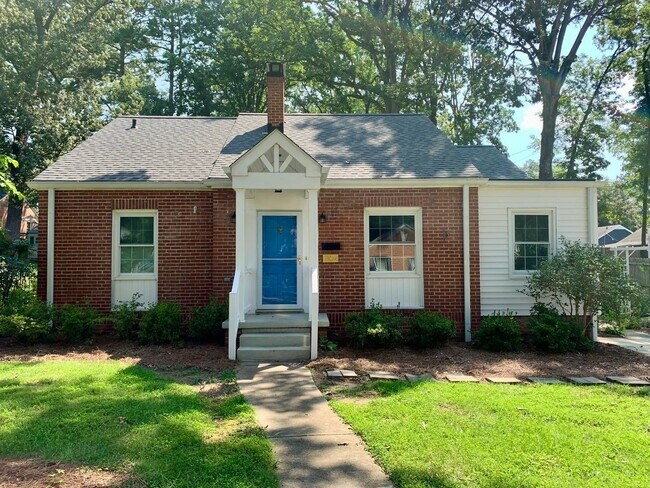 Building Photo - Spacious 3 Bedroom Near Grimsley High School