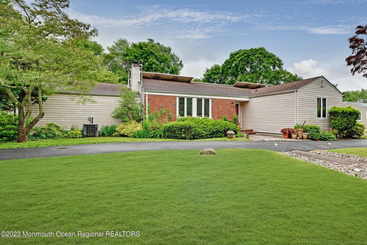 Primary Photo - 77 Pinewood Ave