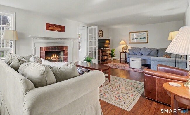Building Photo - 40 Oakwood Dr