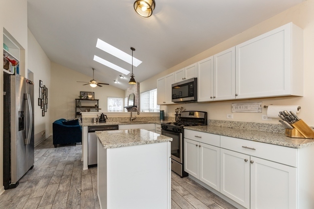 Building Photo - 37 E Rosewood Ln