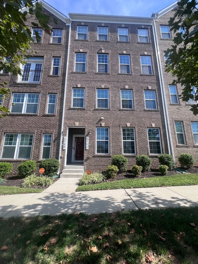 Building Photo - 2711 Pinebrook Rd