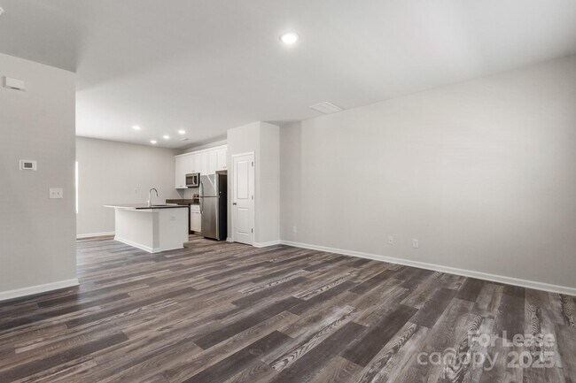 Building Photo - 117 Dogwood Vlg Trl