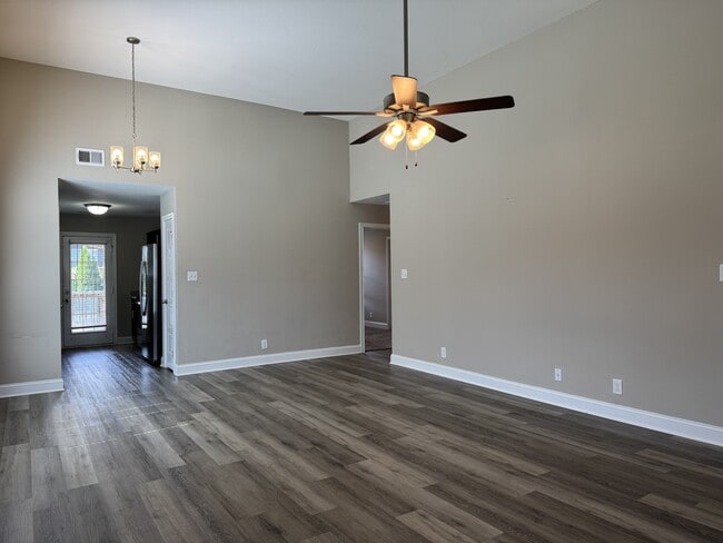 Building Photo - 425 Irish Hls Dr