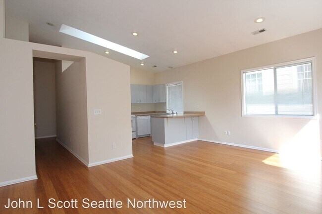 Building Photo - 8533-8535 Interlake Ave N