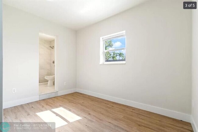 Building Photo - 1498 NE 38th St