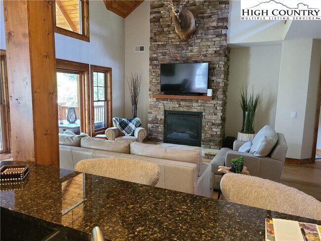 Building Photo - 135A Wapiti Way