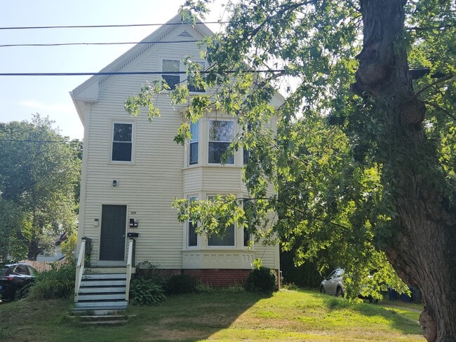 960 sf 2nd fl unit - 261 Elm St