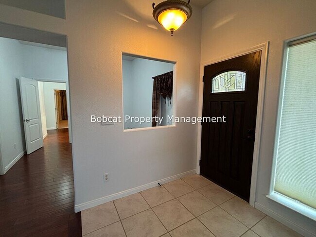 Foto del edificio - 1626 Evergreen Dr