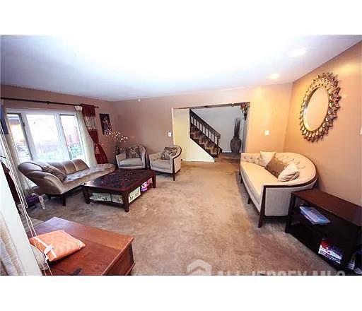 Building Photo - 24 Riverbend Dr