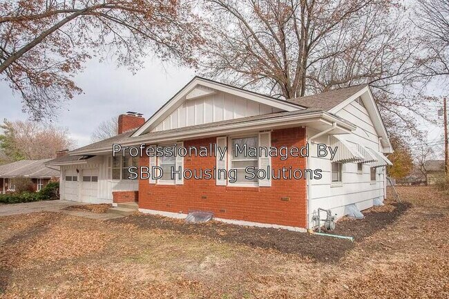 Building Photo - 7405 Maywood Ave