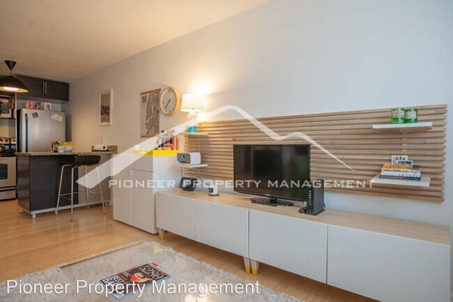 Building Photo - 1 br, 1 bath House - 1032 Clarkson St. #104