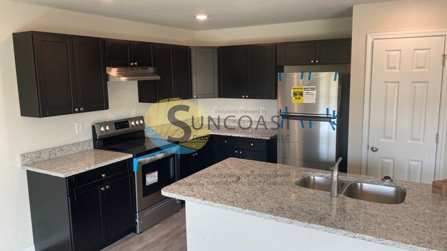 Building Photo - 1,287 sqft of Open concept living in Palm ...