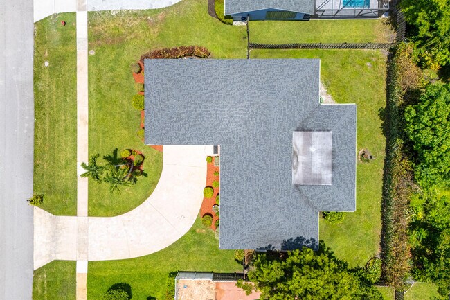Building Photo - 11729 Greenbriar Cir