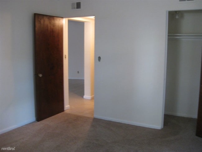 Building Photo - 11843 Edgewater Dr