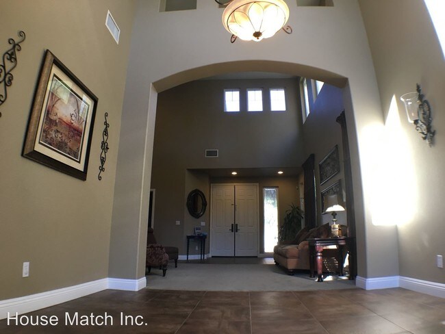 Foto del edificio - 5 br, 3 bath House - 2432 South Trail Court