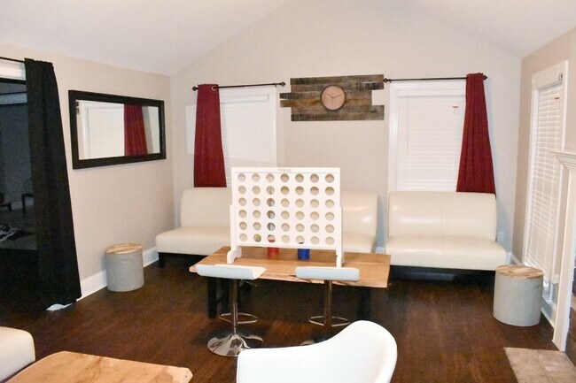 Family room - 1798 S Ridge Ave