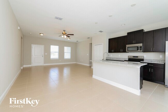 Foto del edificio - 650 Hudson Valley Dr