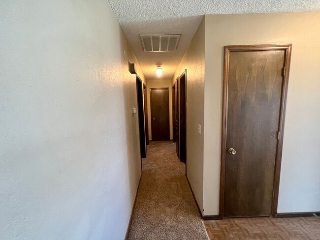 Building Photo - AVAILABLE NOW!