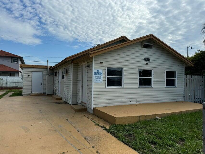 Primary Photo - 611 53rd St