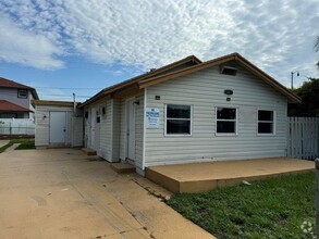 Building Photo - 611 53rd St