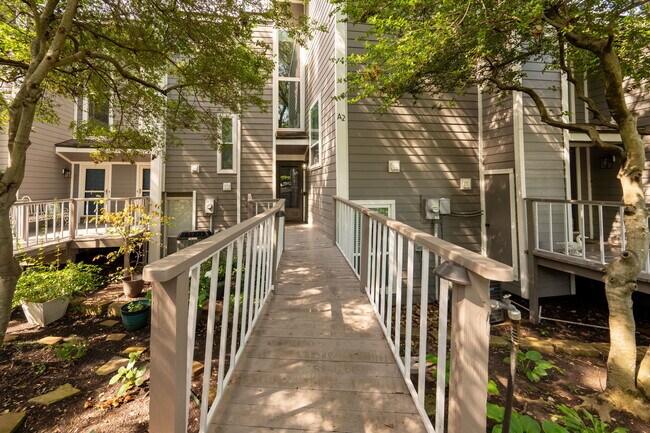 Foto del edificio - 300 Rush Creek Dr