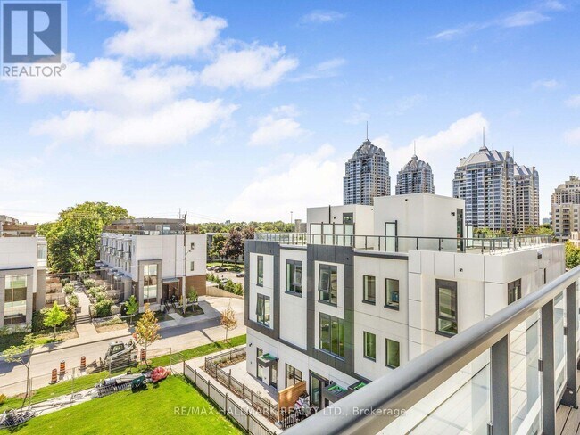 Building Photo - 16 Greenbriar Rd