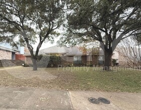 Building Photo - 9712 Summerwood Cir