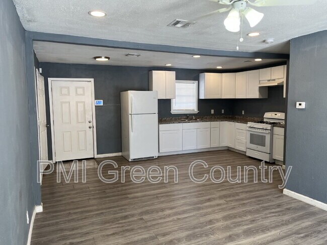 Foto del edificio - 859 E 52nd St N