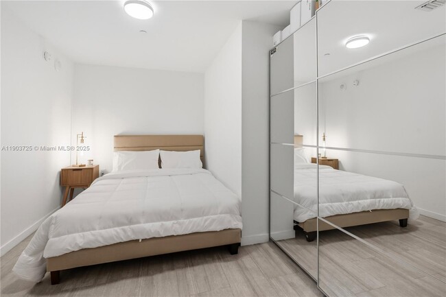 Building Photo - 1000 Brickell Plaza